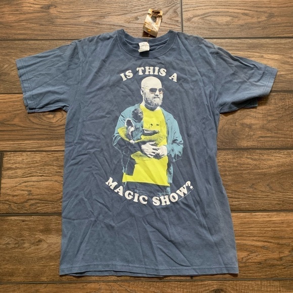 NEW With Tags Official THE HANGOVER 2 - Alan Magic Show T-Shirt Men’s Medium - Picture 4 of 7